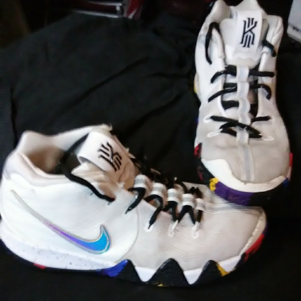 Nike Kyrie 4's shoes